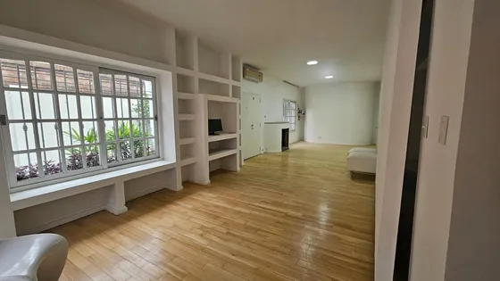 Casa En  Venta En Moron  - 5 Ambientes  - Remodelada En Doble Lote Propio