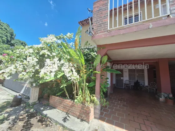 Maritza Lucena Trae Amplia Casa De 2 Pisos En Venta, Ubicada En Un Urbanismo Privado En Cabudare. Amplia Sala, Hermosa Cocina, Aire Acondicionado, Depósito Y Estudio.