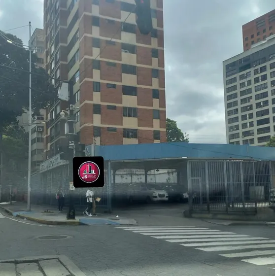 Se Vende Terreno En La Av Libertador Sirve Como Estacionamiento O Para Colocar Otro Local Con Multiples Funciones Jr 
