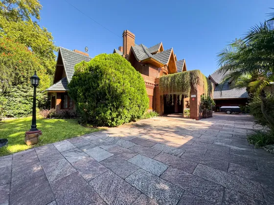 Casa En  Temperley Barrio Ingles