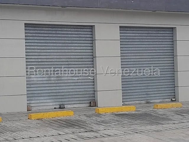 Gisselle Lobo Alquila Local Comercial En El Centro De Barquisimeto A Pie De Calle Con Mezzanina Amplio Flujo Vehicular Y Peatonal Con Todo Lo Básico 2 5 1 2 4 1 3                                      