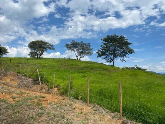 Lote En Parcelación Con La Mejor Vista Del Sector