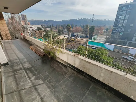 2 Estacionamientos 140m2 Vitacura