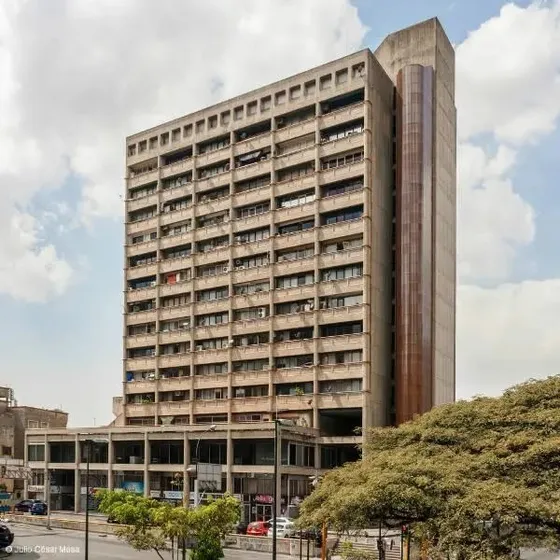Alquilo Oficina En Centro Comercial Colinas De Bello Monte, 60mts.