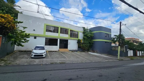Nave En Venta Amueblada En Autopista Duarte, Santo Domingo, 2niveles, Varios Espacios Para Oficinas, Galpón, Almacén Y Mas