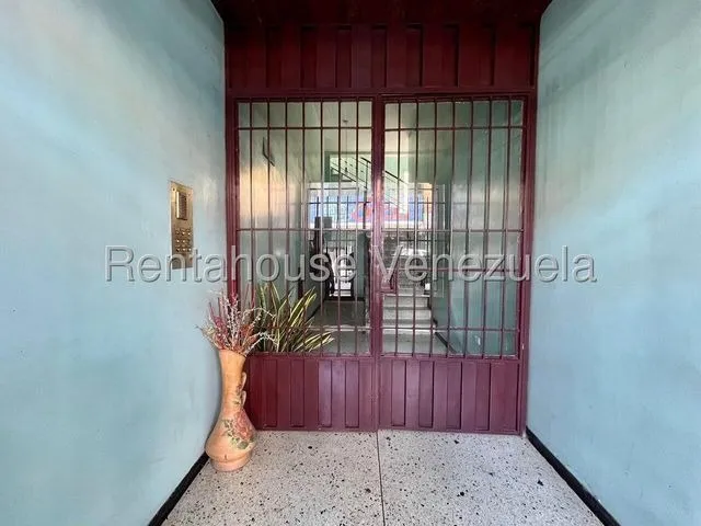 Apartamento En Venta Res San Clemente Carrera 22 Con Cruce Calle 24 En Barquisimeto, Codigo, Mildred, Amplio Apartamento De 116 Mts2, Con Excelente Ubicacion Compuesto Por 3 Hab Y 2 Baños 