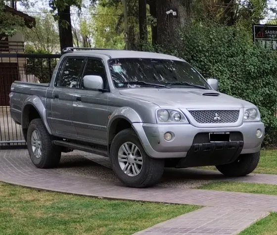 Mitsubishi L200 2.5 Sport Hpe Cab Doble At 4x4