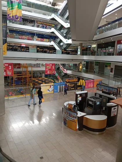 Local En Alquiler. Centro Comercial Millennium, Los Dos Caminos.