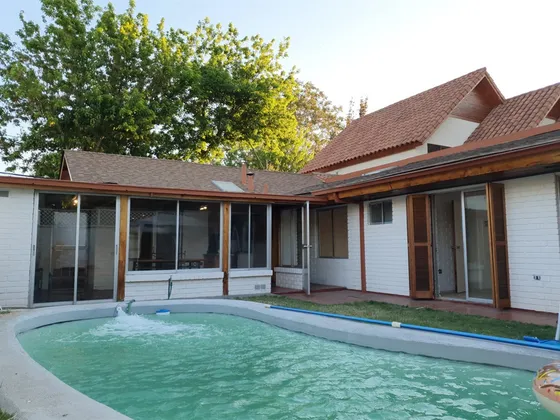 Casa En Arriendo Con Piscina De 4 Dorm. En Las Condes