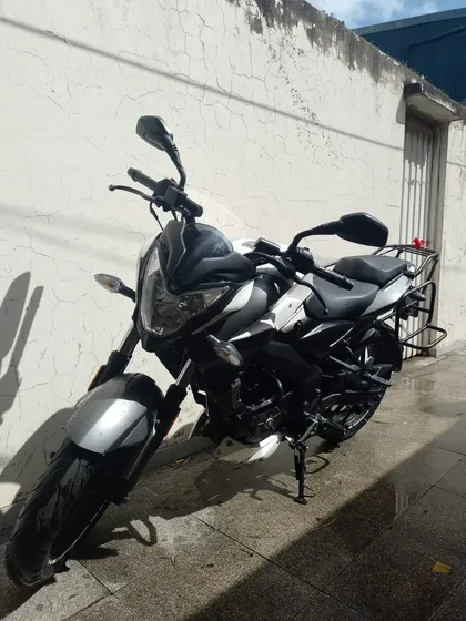 Rouser Ns 200