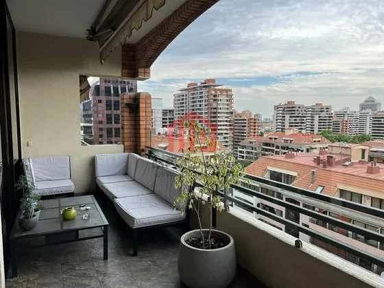 Depto Amplio Y Remodelado En Vitacura Excelente Conectividad