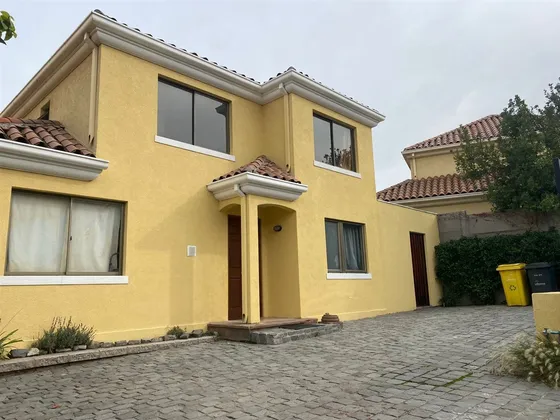 Casa En Venta De 4 Dorm. En Lo Barnechea