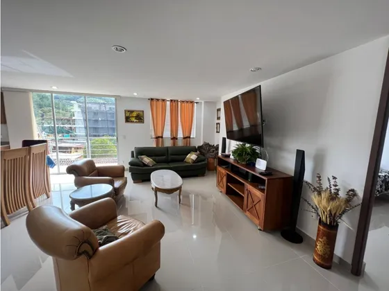 Amplio Apartamento En Unidad Cerrada