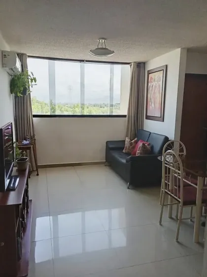 Bello Y Cómodo Apartamento, Piso De Porcelanato, Urbanismo Seguro