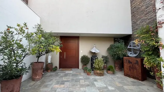 Exclusiva Y Amplia Casa - Vitacura - Colegio Tabancura