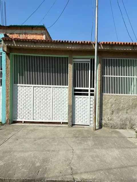 En Venta Casa Ubicada En Urbanización Los Guayos Carabobo.