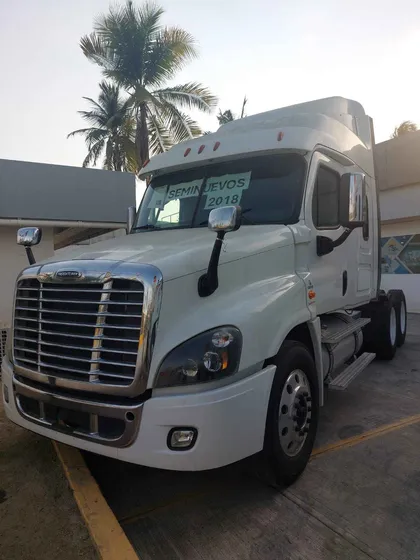 Freightliner Cascadia Dd15 475hp 18 Vel Cab 72  Std., 02 Oc