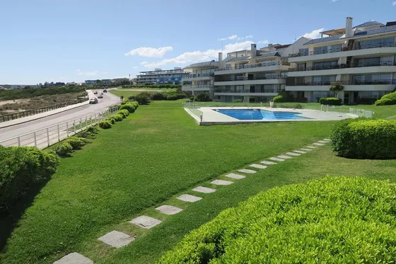 Alquiler De Departamento En Lomas De Manantiales, Punta Del Este