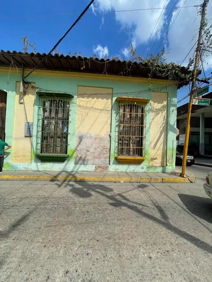 Se Alquila Casa Uso Comercial En Valencia