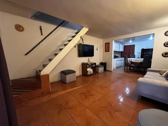 Casa En Venta De 3 Dorm 2 Baños En Renca