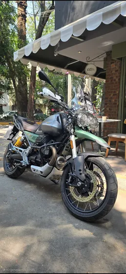 Moto Guzzi V85tt Centenario 