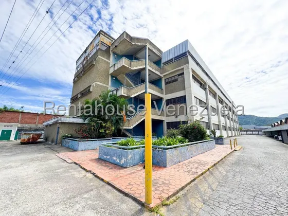 Venta De Amplio Local Comercial En Guatire / Gc