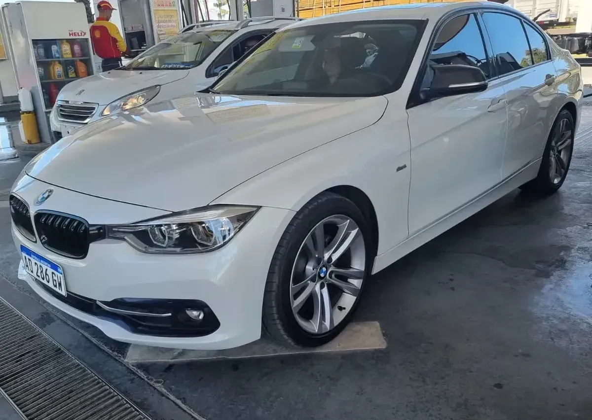 BMW 3 Series 2.0 320i Sedan Executive