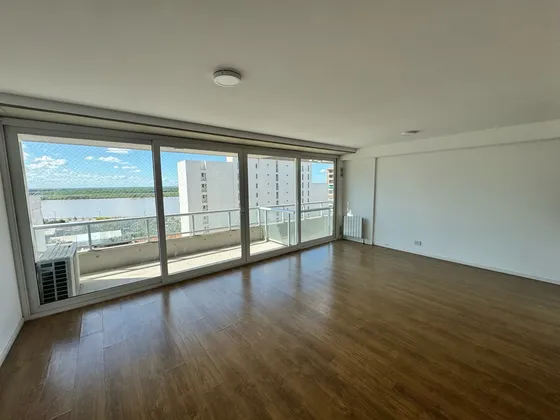 Departamento Dos Dormitorios En Alquiler, Zona Río. Cochera Doble. Amenities