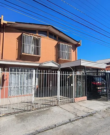 Se Vende Cómoda Y Amplia Casa En Maipú