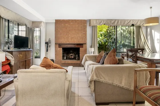Casa Con Gran Potencial En Alto Las Condes
