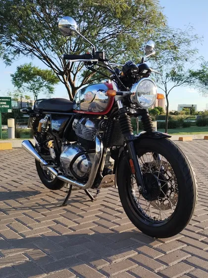 Royal Enfield Interceptor Cromada Con Accesorios