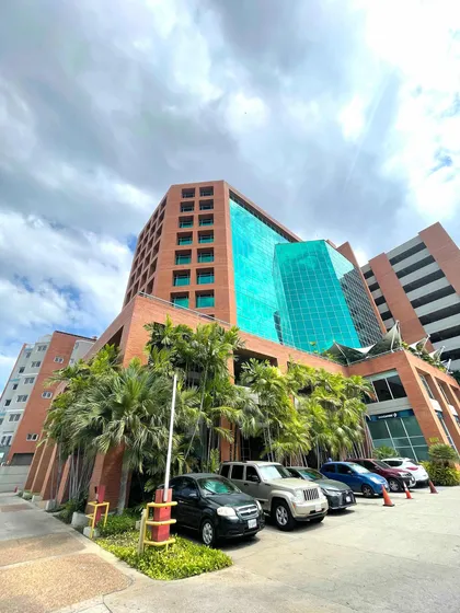 Se Alquila Oficina En El Centro Empresarial Lecheria