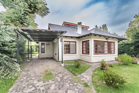 Venta Casa Country Las Lajas 3 Amb. Quincho Pileta