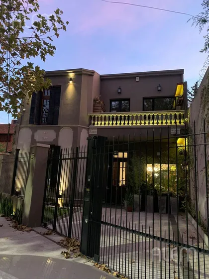 Casa De 4 Dormitorios En Venta En Temperley | Barrio Ingles