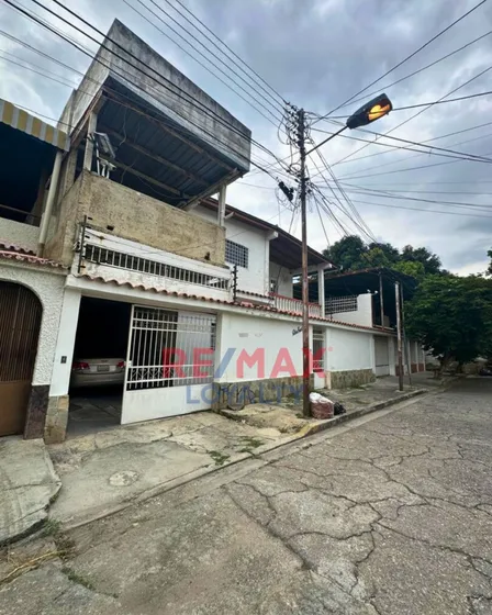 Casa En Venta La Cooperativa Maracay Calle Ciega.