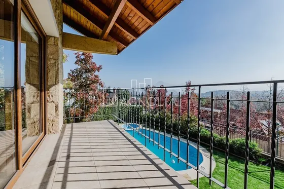 Casa En Venta De 5 Dorm. En Lo Barnechea
