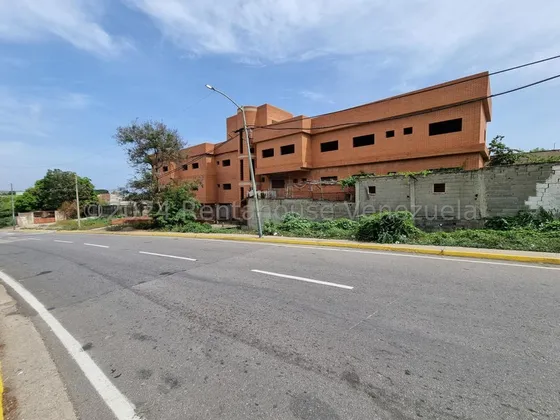 Edificio Comercial / Residencial (3 Niveles/ Obra Gris) Venta Weekend Mls-25-525