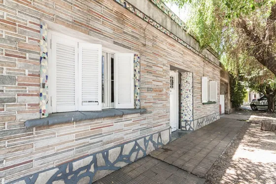 Casa De 3 Ambientes En Venta En Burzaco Con Local
