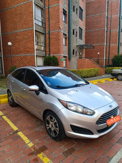 Ford Fiesta 1.6 Sportback Se Mecánica