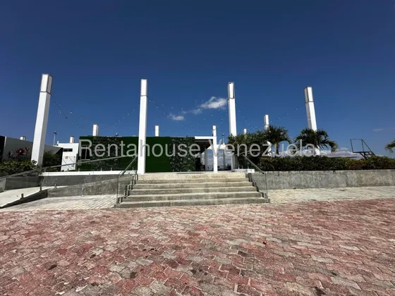 Dalisa Bigott Ofrece Exclusivo Restaurante Con Vista Panorámica | 7,186 M² | 6 Baños | Totalmente Equipado | #25-18617