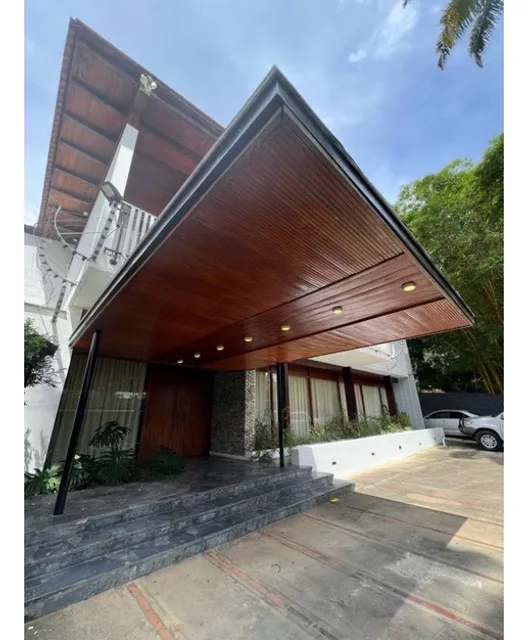 Se Vende Casa 1400 M2 10h/14b/8p Country Club 6658