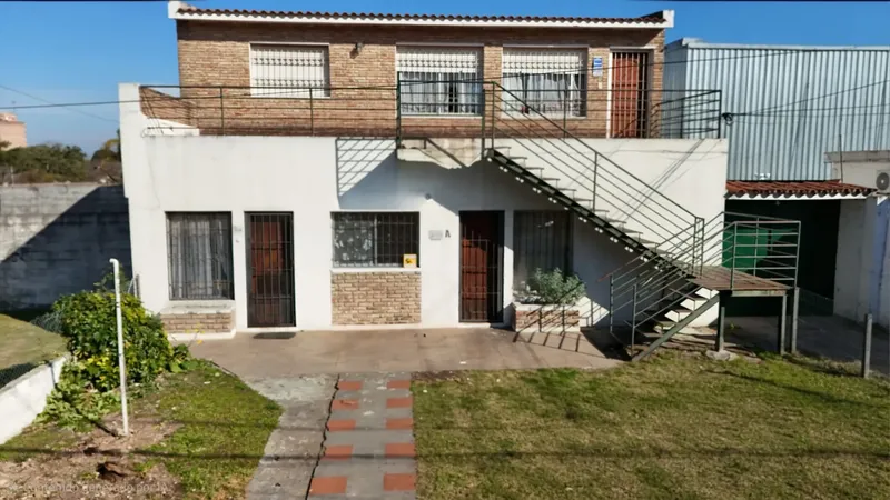 Alquiler De Casa Tres Dormitorios, Dos Baños En La Exclusiva Zona De Parque Rivera, Con Opción A Cochera.
