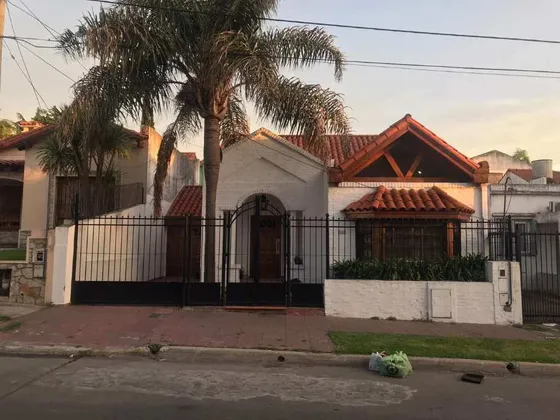 Casa Para 2 Familias En Venta En Bernal Centro
