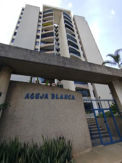 Apartamento Amplio Y Equipado En Venta Urb Los Mangos Valencia  Lh