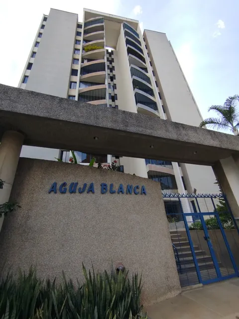 Apartamento Amplio Y Equipado En Venta Urb Los Mangos Valencia  Lh