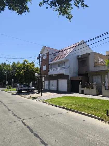 Chalet En Quilmes Oeste.