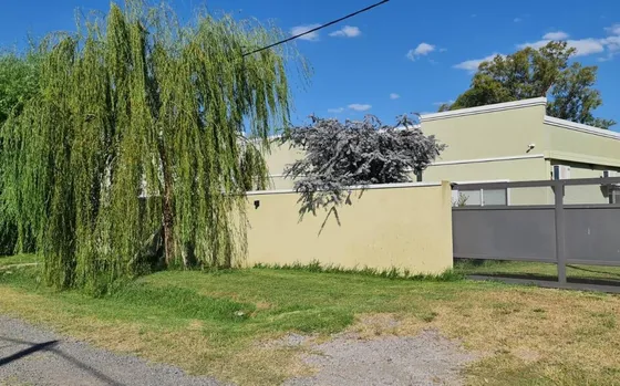 Casa En Venta - 3 Dormitorios 3 Baños - Cochera - 1.600mts2 - Chivilcoy
