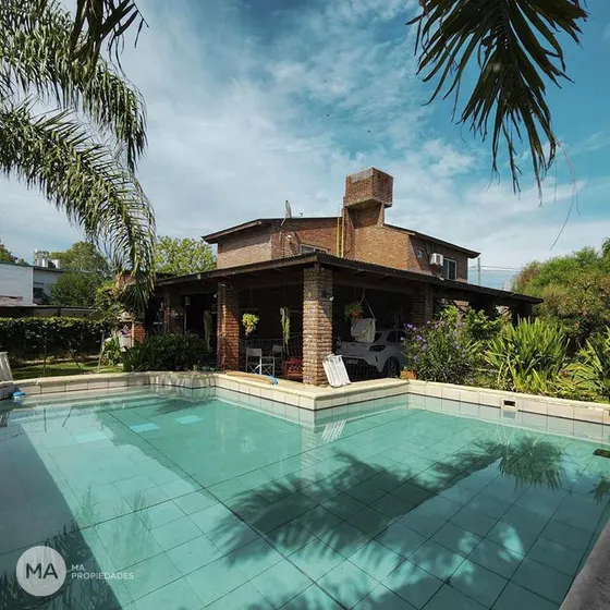 Casa 4 Dormitorios Con Jardín Y Piscina  - Las Garzas 2200 - Funes | Venta