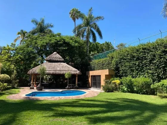Residencia En Excelente Zona En Palmira Cuernavaca