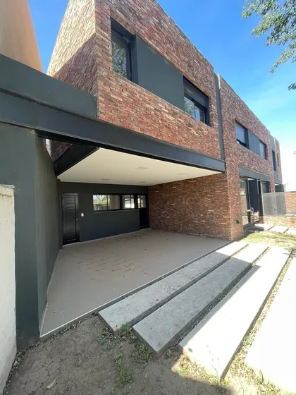 Casa En  Venta, Tres Dormitorios, A Estrenar, Apta Crédito, Granja De Funes